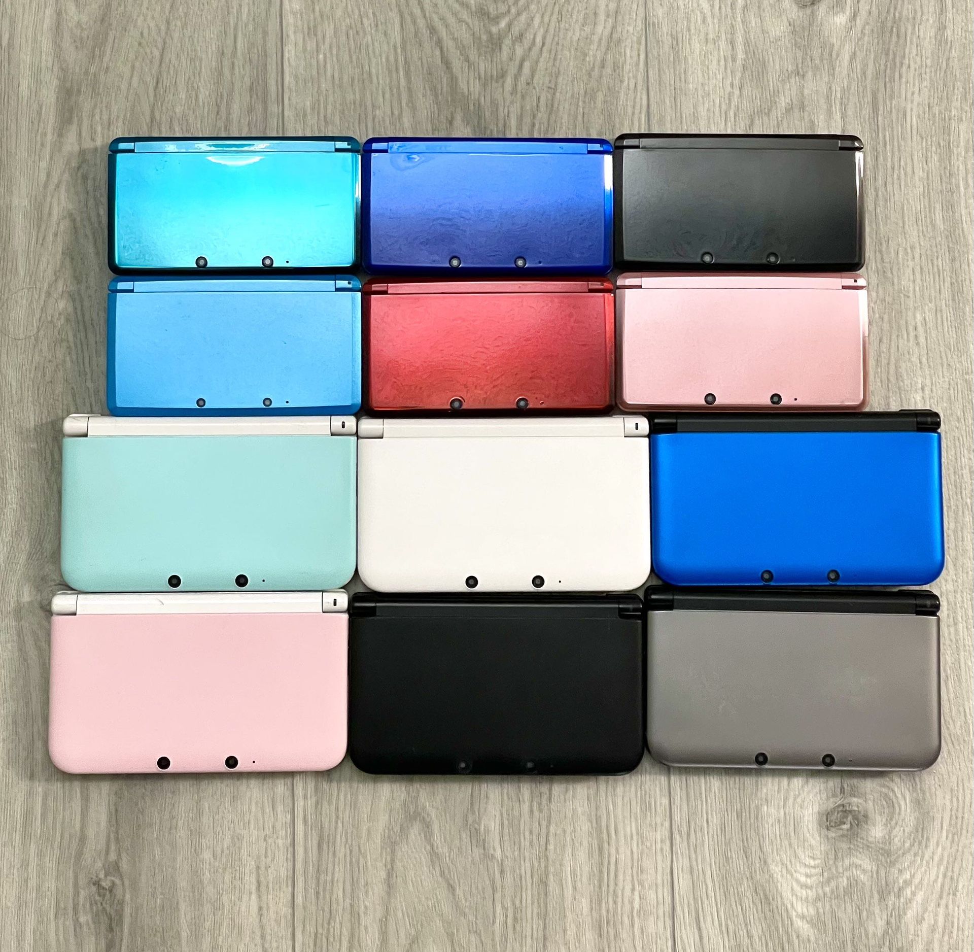 Nintendo 3DS With Games And Charger