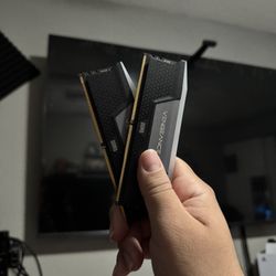 CORSAIR VENGEANCE RGB DDR5 RAM 32GB (2x16GB) 6400MHz