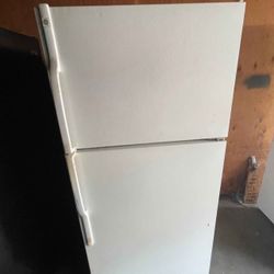 Top Freezer Refrigerator Good Conditions 3 Months Warranty Delivery Available 
