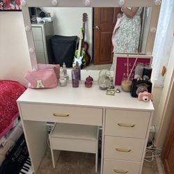 Women Vanity With Chair