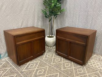 BROWN-SALTMAN Vintage Mid Century Modern Walnut Nightstands Designed by John Keal (Set of 2)