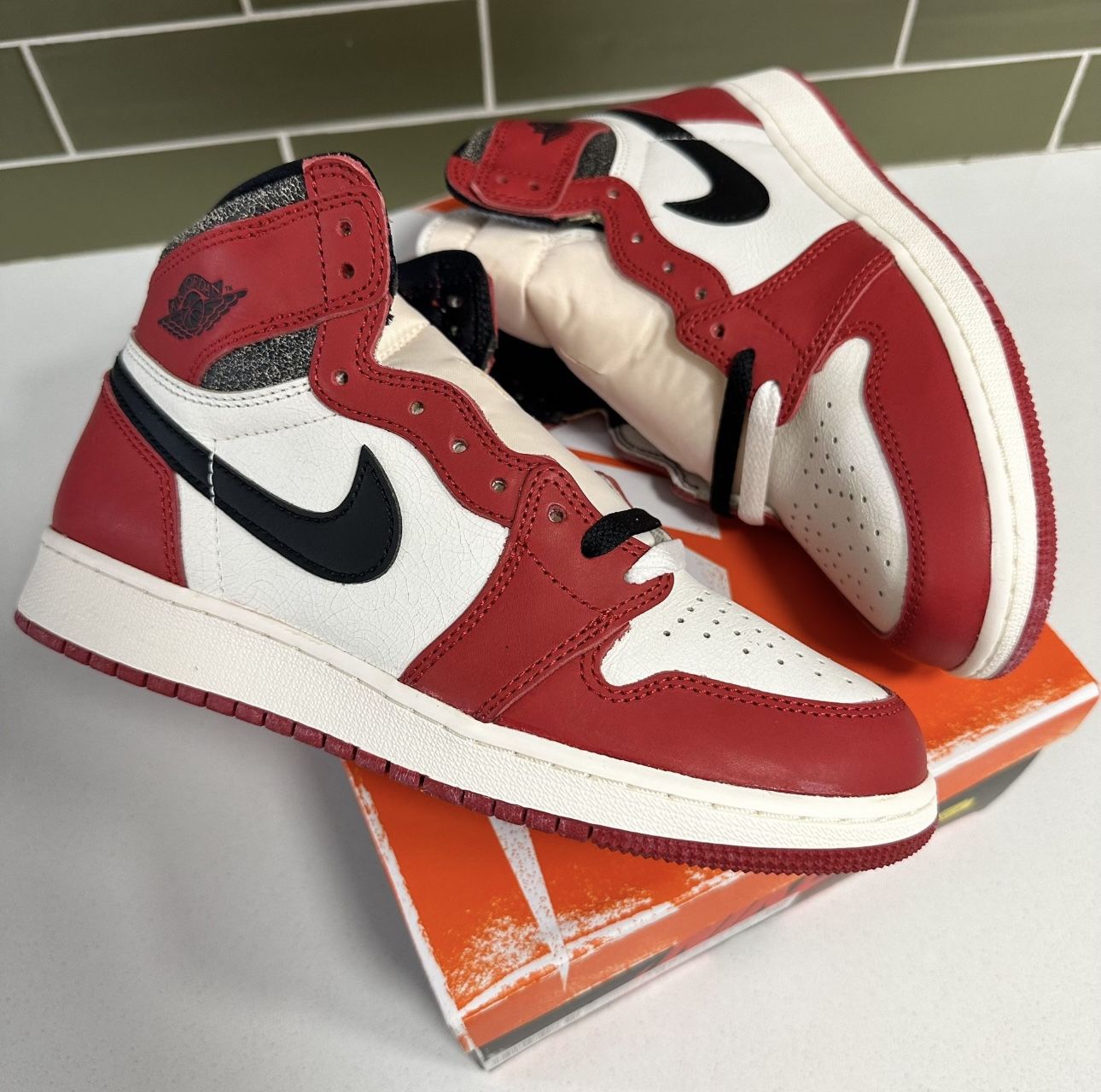 Air Jordan 1 Retro High OG “Chicago Lost and Found” Size 6.5y