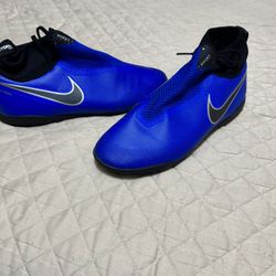 Size 9.5 NIKE REACT PHANTOM VISION ELITE ACC