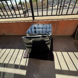 Compact Refrigerator 