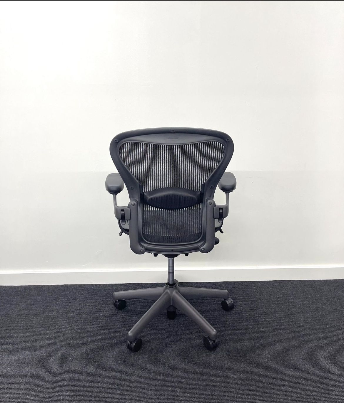 LIKE NEW HERMAN MILLER CLASSIC AERON CHAIRS SIZE B FULLY LOADED WITH LUMBAR SUPPORT!