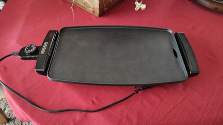 BLACK+DECKER  Electric Griddle, GD1611B, Non-Stick Cooking Surface, Warming Tray, Removable Drip Tray, Family Sized