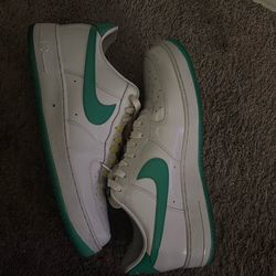 Patten leather Tiffany Air Force one just need a new string in shoes