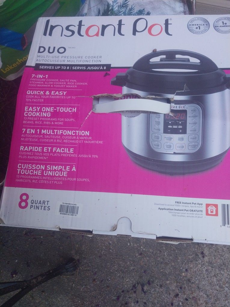 INSTANT POT. 8QT
