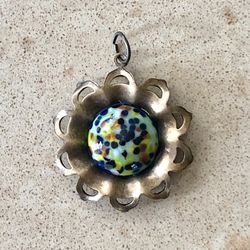 🌼 Pretty, handmade flower pendant. Murano type green glass flower center and vintage jewelry flower petals