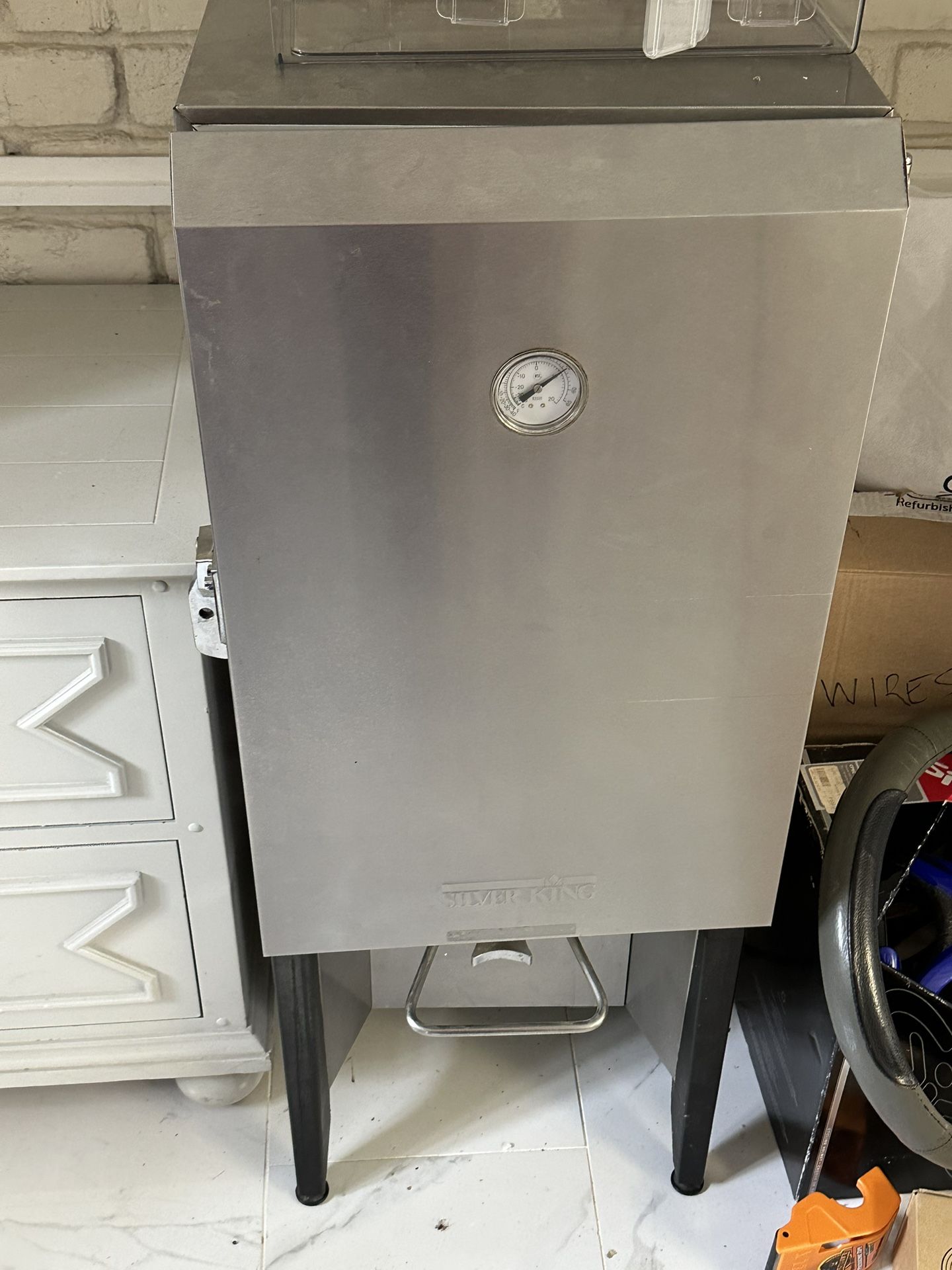 Mini fridge