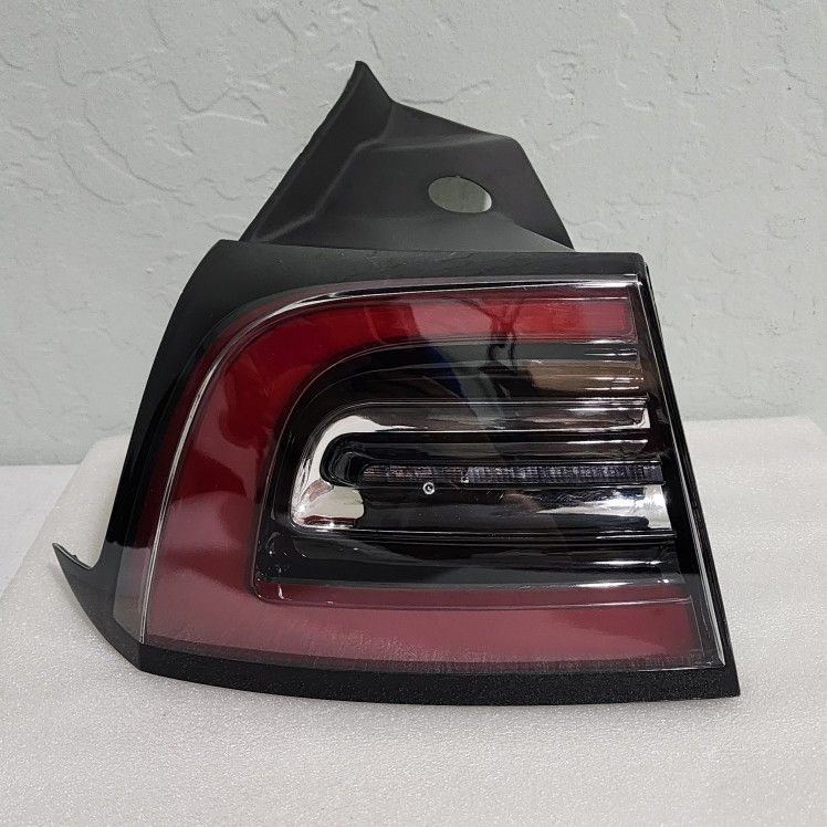 For 2021-2023 TESLA MODEL 3 Y REAR DRIVER TAIL LIGHT LAMP ASSEMBLY 1502086