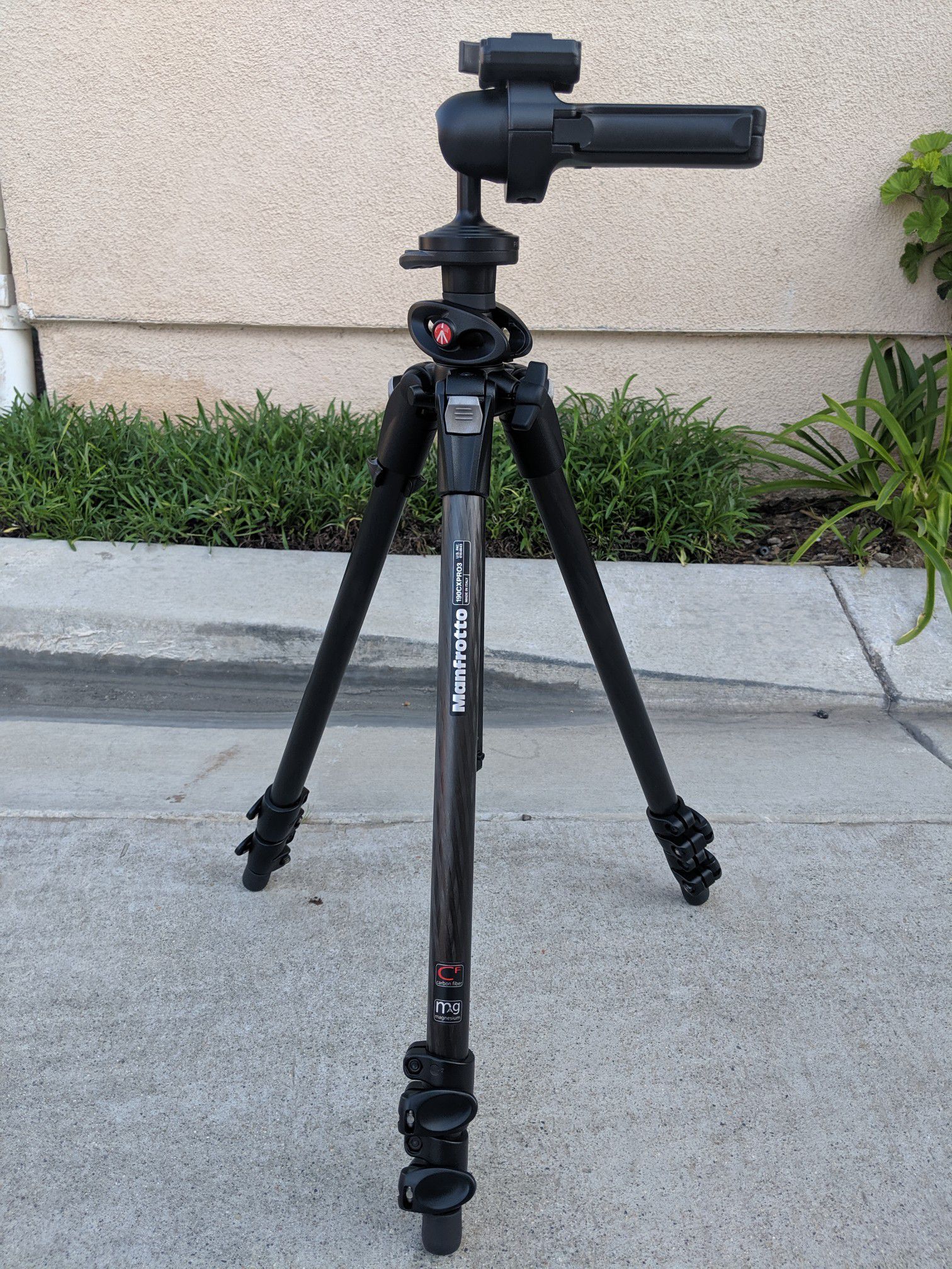 Manfrotto 190CXPRO3 Carbon Fiber Tripod with Manfrotto 322RC2 Improved Grip Action Ball Head
