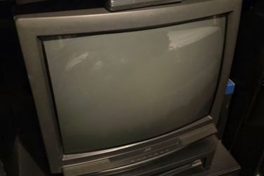 27 inch Magnavox TV with Original remote