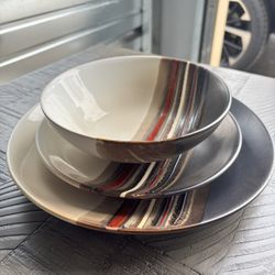 Dinnerware Set (Circular)