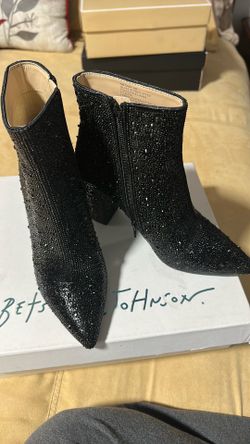 Black boots size 6