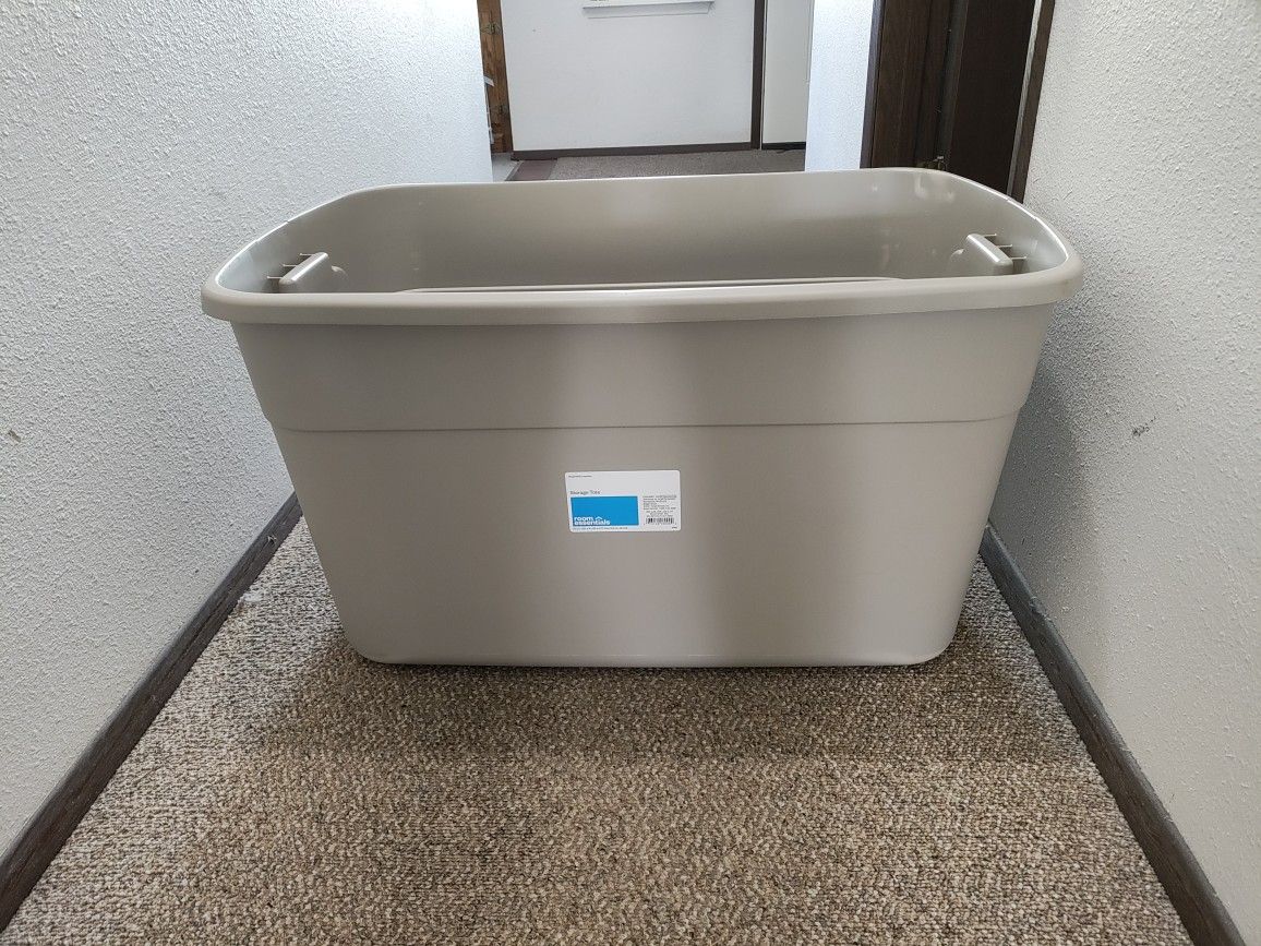  PENDING. Large 30 Gallon Tote With Lid