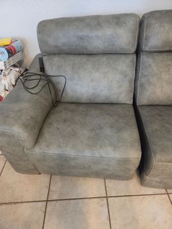 Ultimate comfort, 6 piece natuzzi edition, triple power reclining. Sectional.