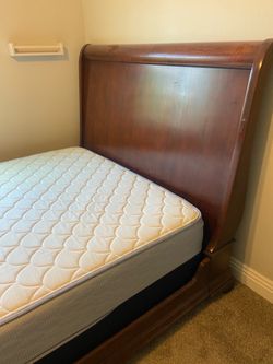 Queen Size Sleigh Bed