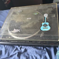 Pioneer PL-570 Full-Automatic Stereo Turntable, a vintage record player known for its automatic features and direct-drive system. 