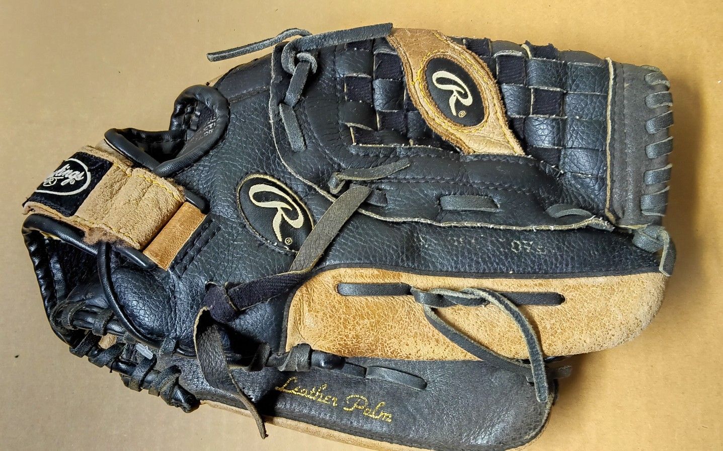 RAWLINGS 13” MODEL PM2709RB THE PLAYMAKER SOFTBALL GLOVE RHT leather palm