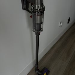 Dyson V10
