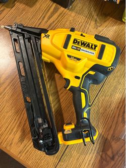 DeWalt 20V XR 15 gauge finishing nailer