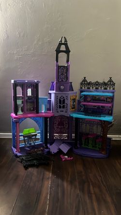 Monster high doll house