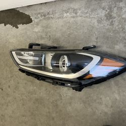 2017-2018 HYUNDAI ELANTRA HID/XENON HEADLIGHT IN NICE SHAPE ORIGINAL OEM 
