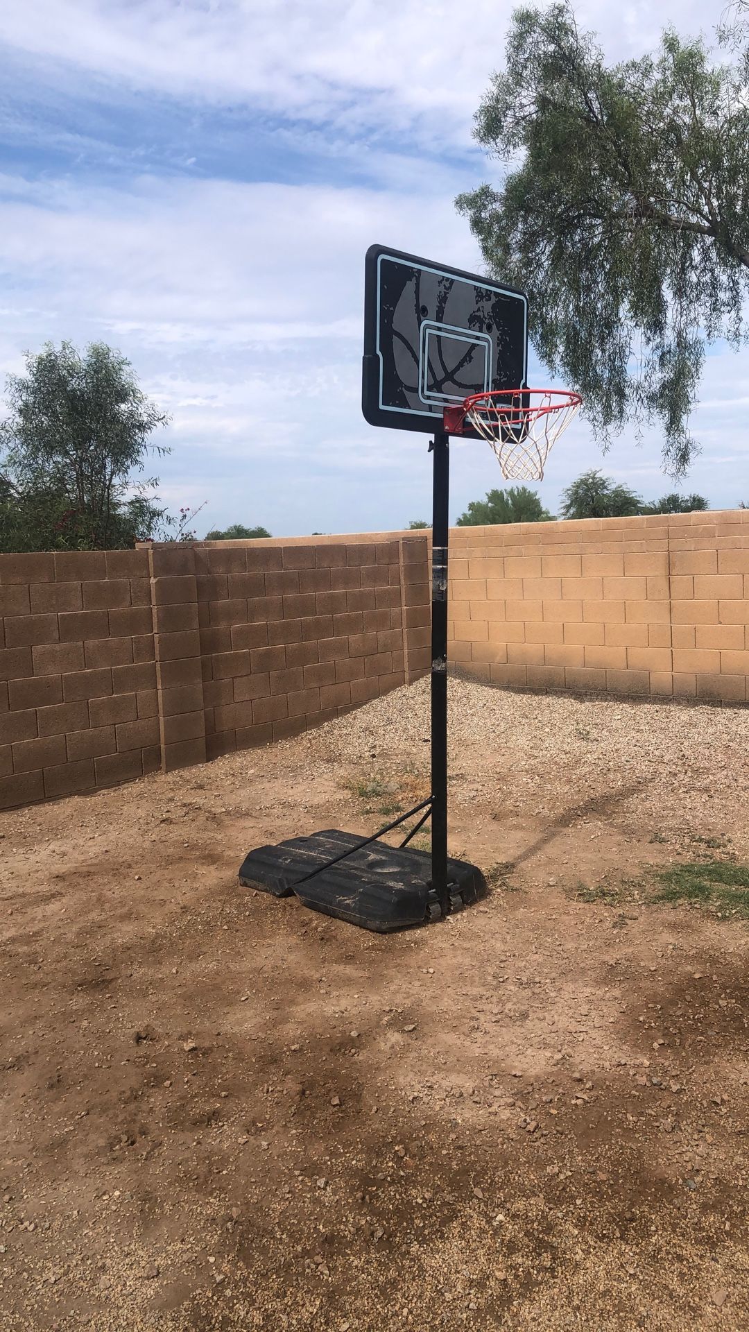 Basketball Hoop. Good Condition. Heavy Base 
