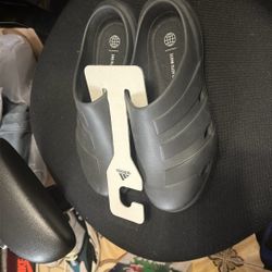 New 8. MEN NO BOX ADIDAS ADICANE CLOGS BLACK