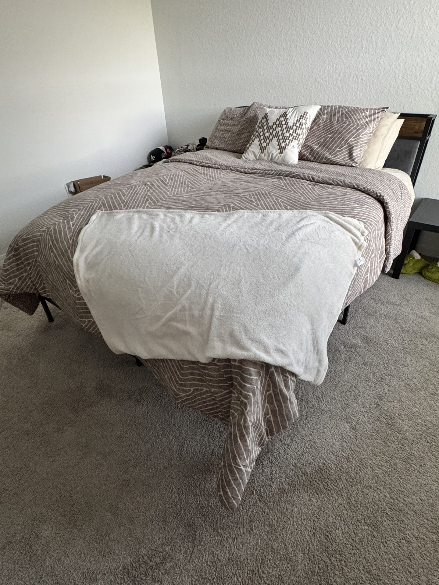 Queen Size Bed Frame And Mattress 