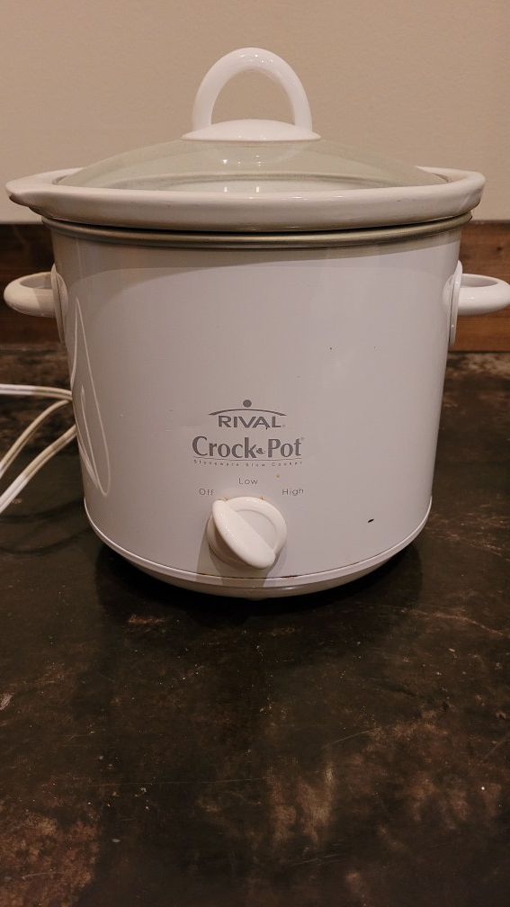 Small White Rival Crock Pot