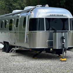2021 Airstream 33 Classic
