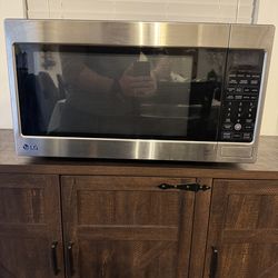LG 1200 watt countertop microwave
