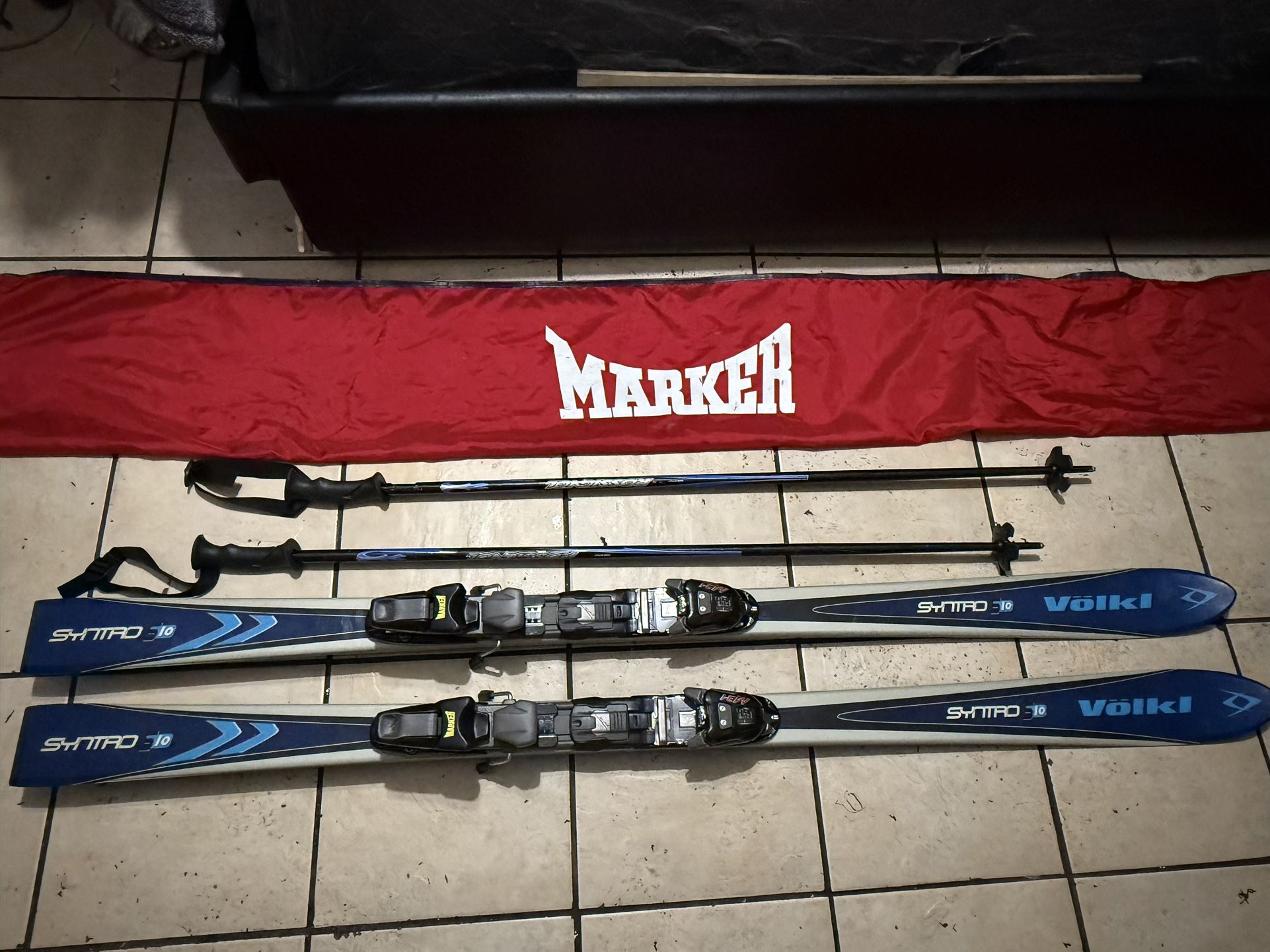 EXCELLENT VOLKL Syntro S10 Skis W/ Logic Marker M5 Eps Bindings 63” 160cm 