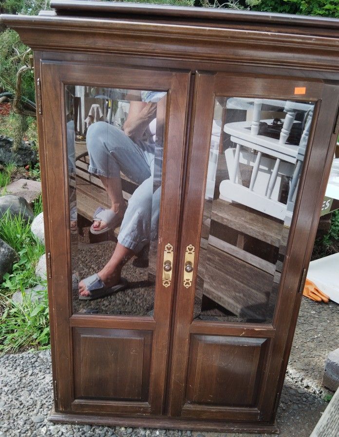 Ethan Allen Cabinet With Glass Doors 2 Shelf 