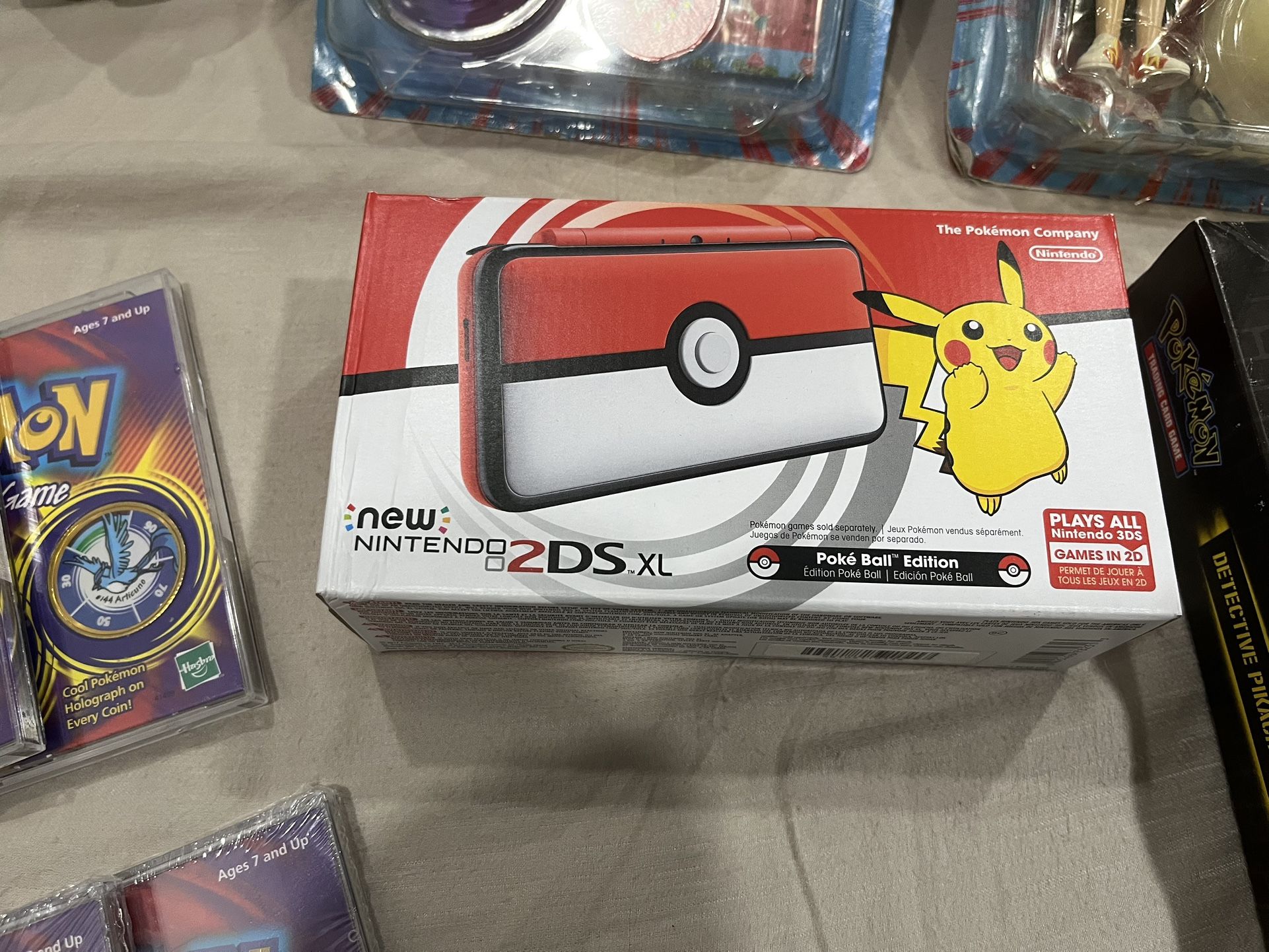 New Nintendo 2DS pokemon Pokeball Edition