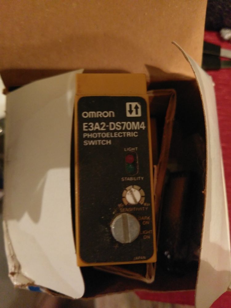 Omron photoelectric switch e3a2ds70m4