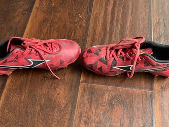 FREE KID SIZE 3.5 SOCCER CLEATS