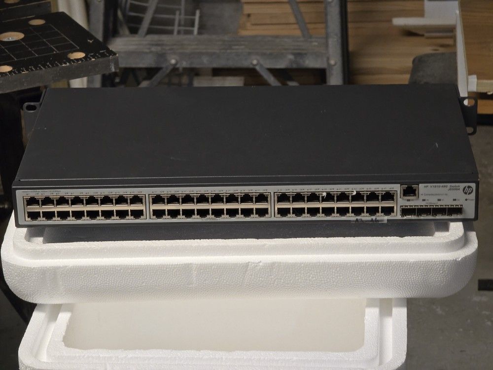 HP V1910-48G (JE009A) 48-Ports Rack-Mountable Managed Gigabit Switch