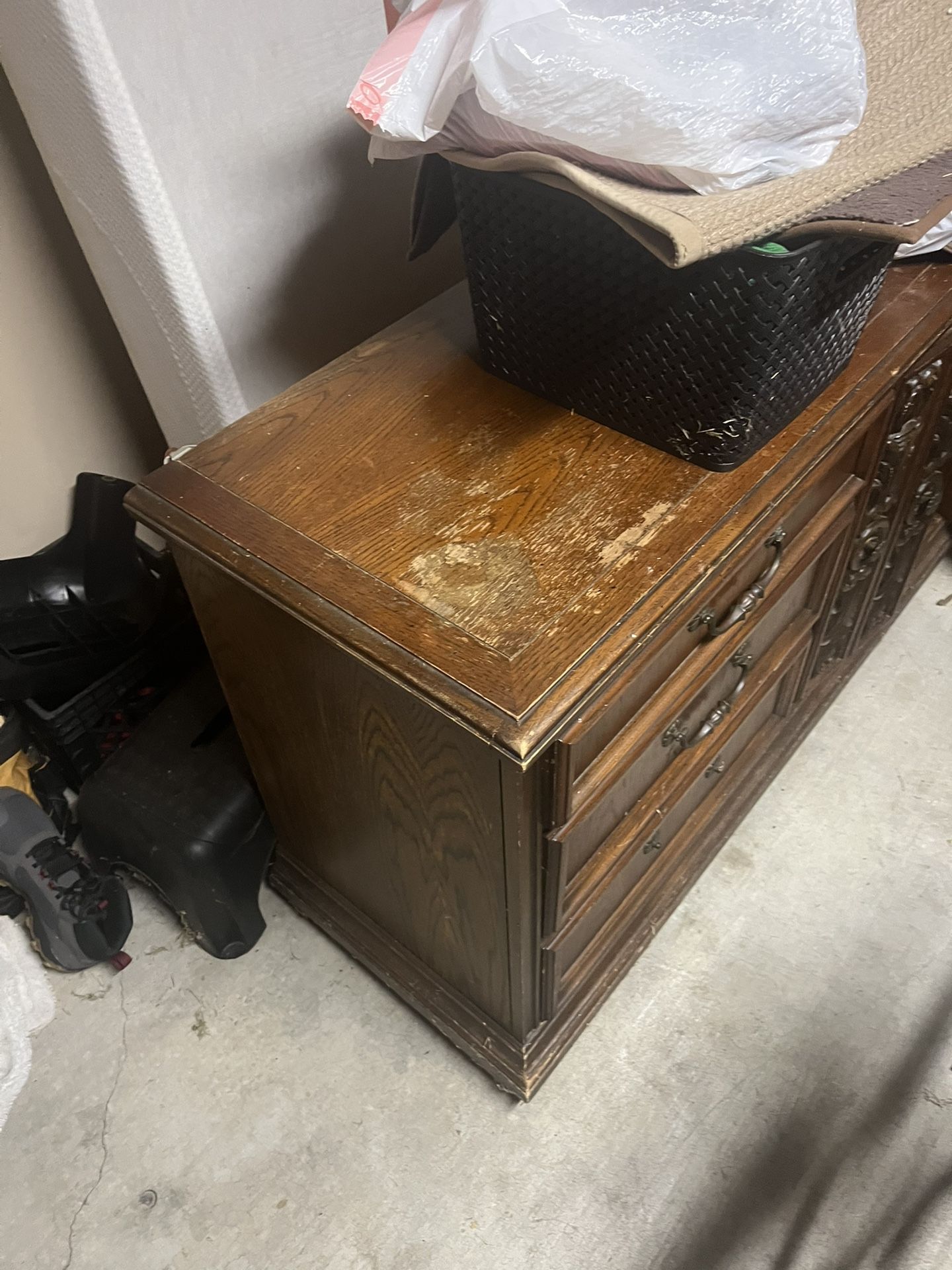 Chester Drawer And Bedside Stand