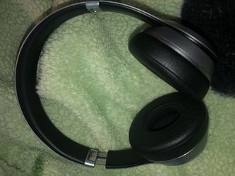 Beats 3 a speaker does not work. semi new