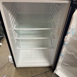 Used Frigidaire Mini Fridge Refrigerator Freezer 4.5 cubic