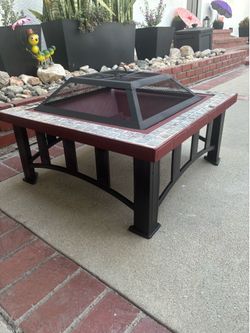 Outdoor fire pit