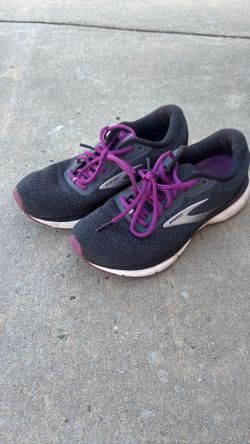 womans tennis shoes