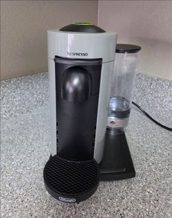 DeLonghi Nespresso Vertuo Plus Coffee and Espresso machine