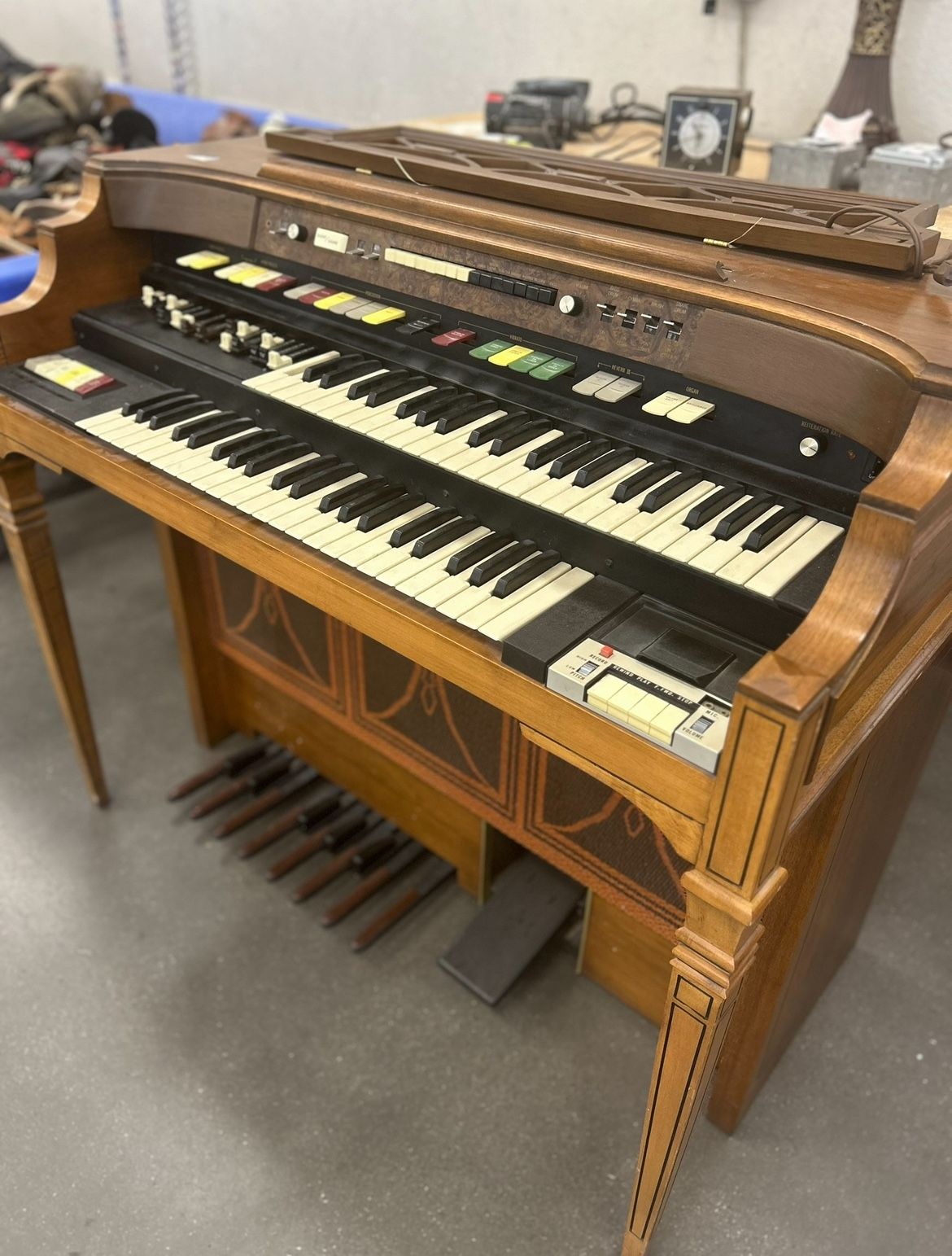 FREE ORGAN PLAYER!