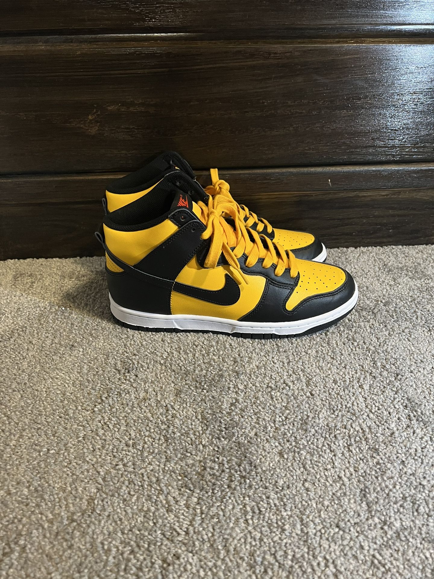 High top Dunk Reverse Goldenrod