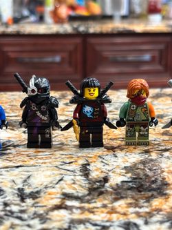 LEGO ninjago Minifigure lot (9 FIGS)