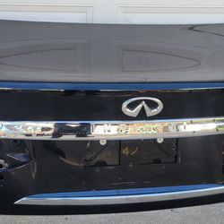 Infiniti Q70 trunk lid